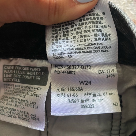 Levi’s Denim Shorts - Picture 6 of 6